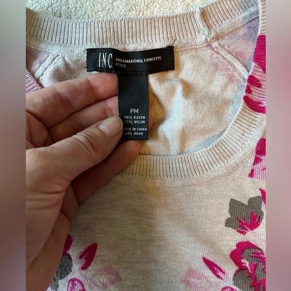 INC International Concepts petite medium floral knit top - Picture 2 of 3